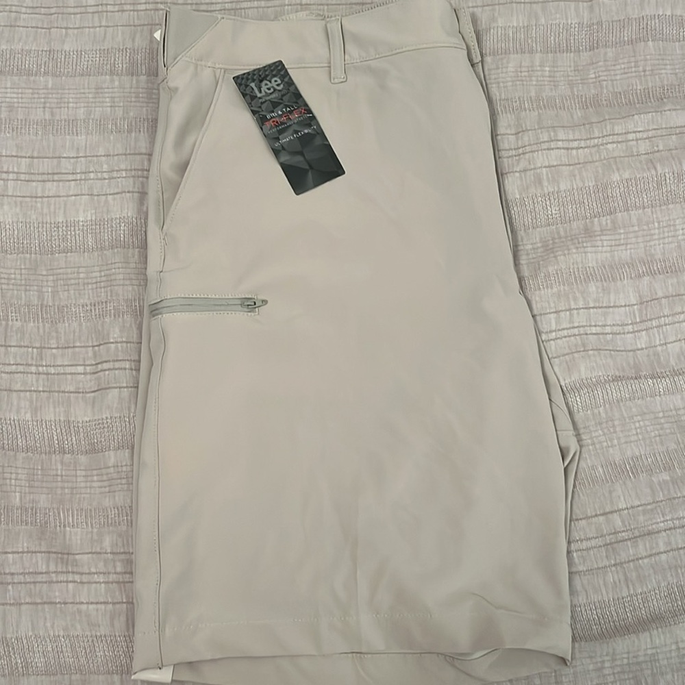 Lee men’s flat front performance khaki short - Picture 2 of 6